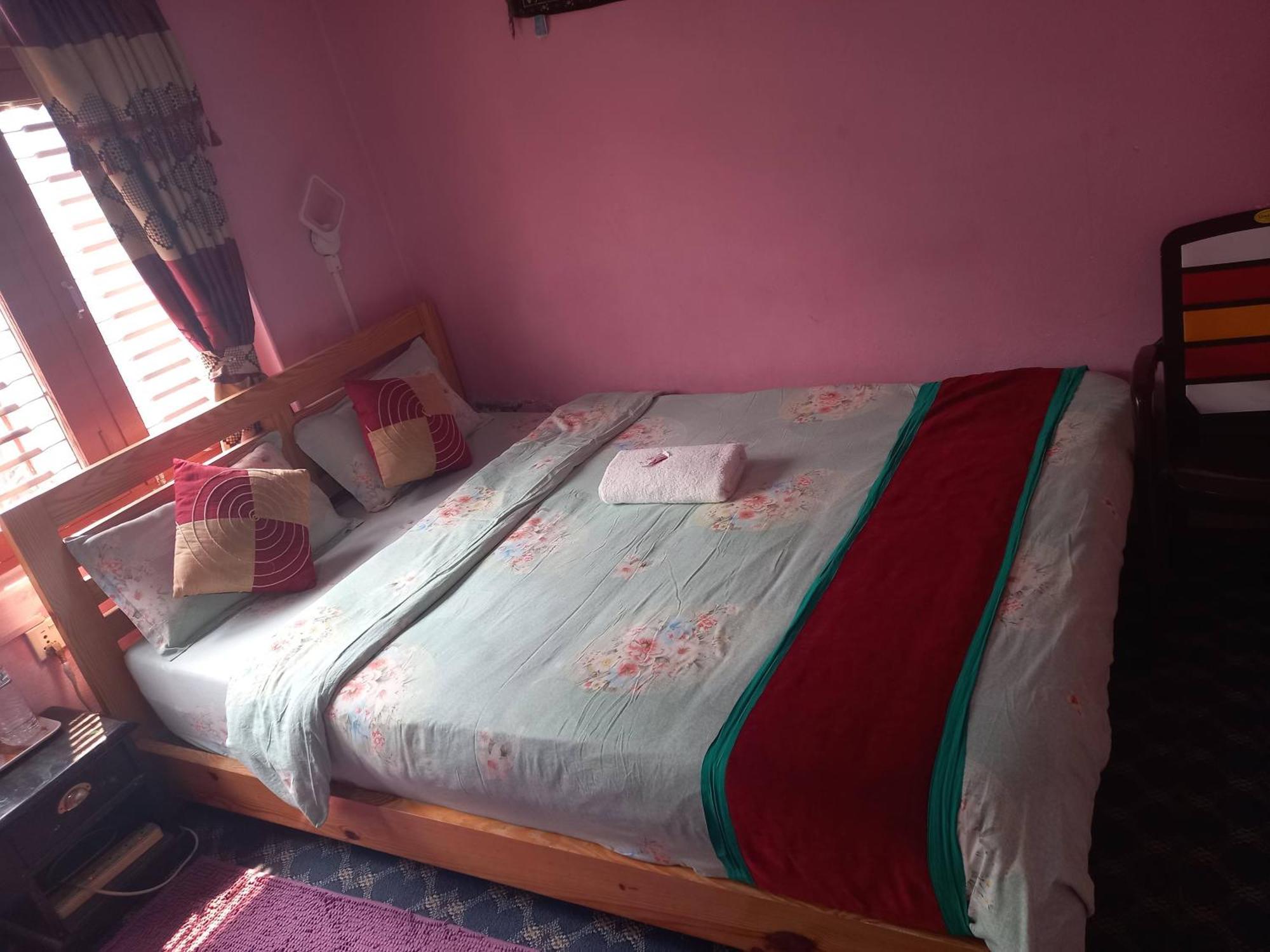 Galaxy Inn Guest House Pokhara Exteriör bild