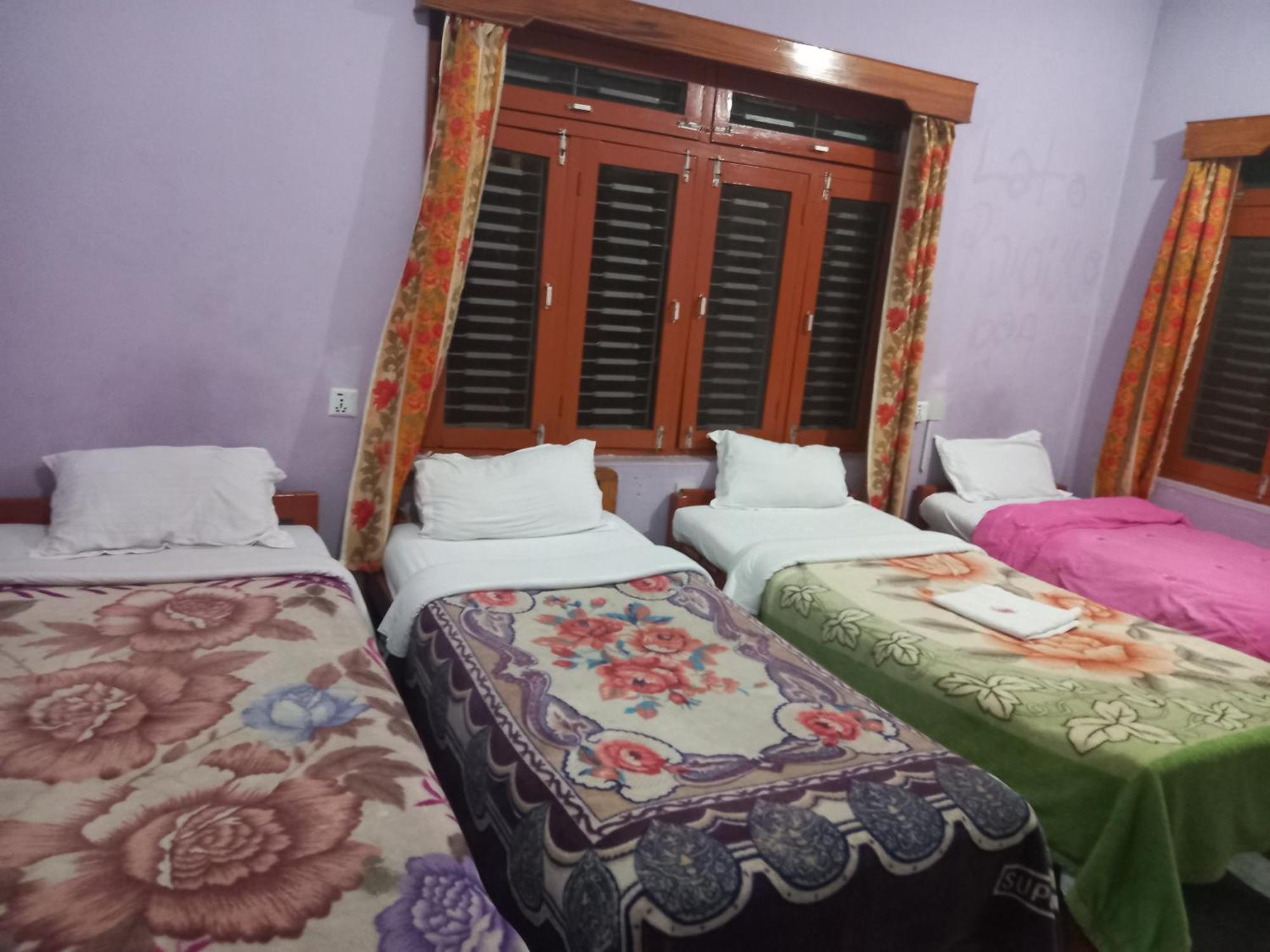 Galaxy Inn Guest House Pokhara Exteriör bild