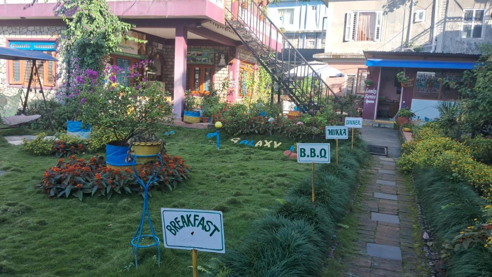 Galaxy Inn Guest House Pokhara Exteriör bild