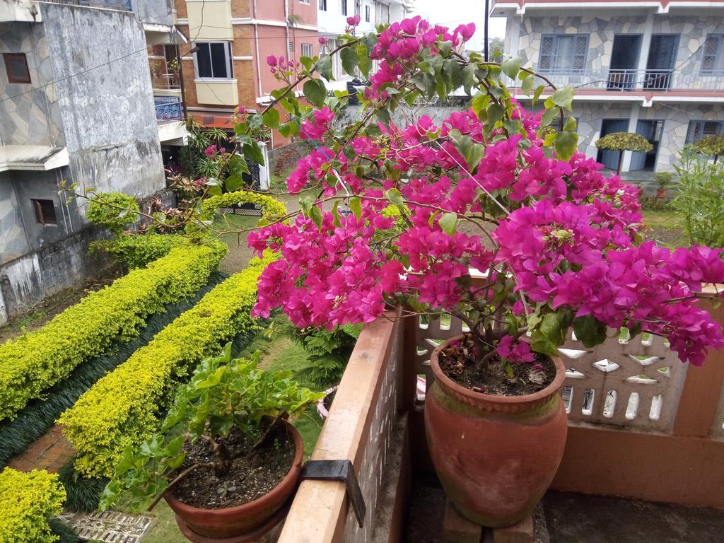 Galaxy Inn Guest House Pokhara Exteriör bild
