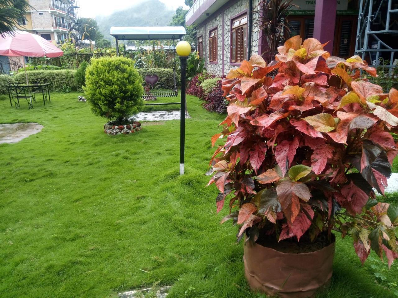 Galaxy Inn Guest House Pokhara Exteriör bild