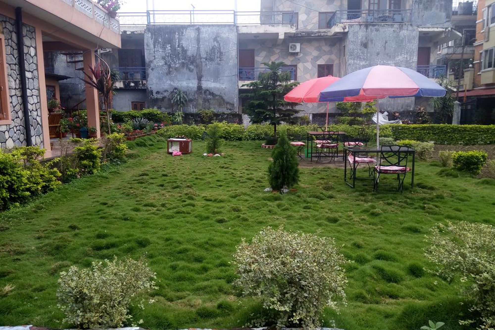 Galaxy Inn Guest House Pokhara Exteriör bild